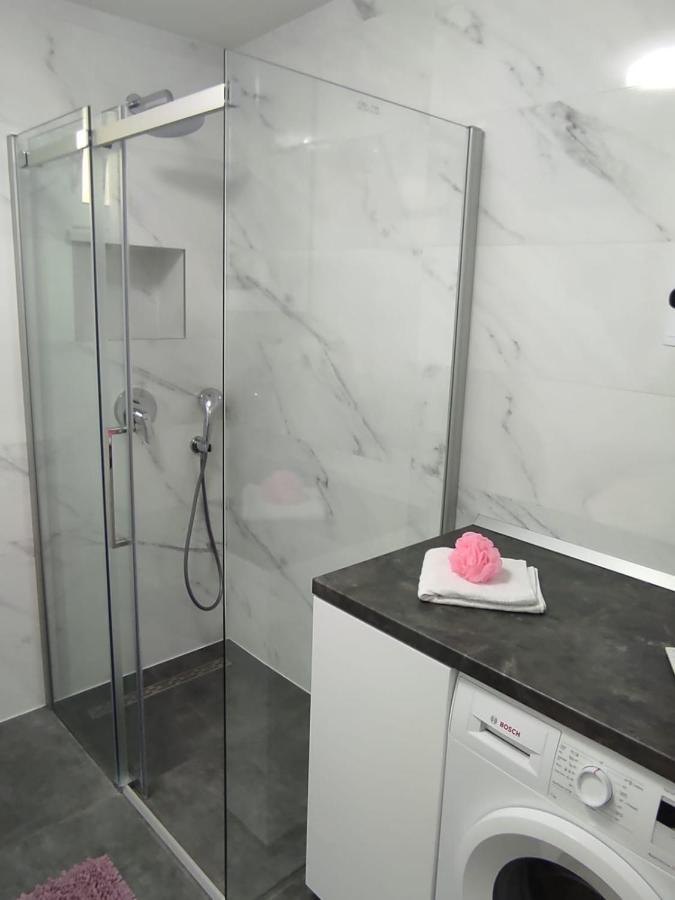 Apartman Koko With Private Jacuzzi Makarska Exterior photo