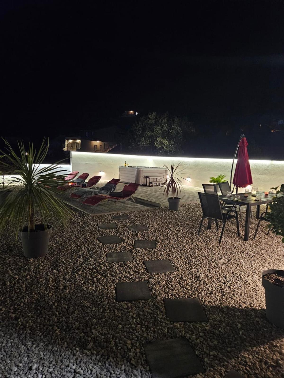 Apartman Koko With Private Jacuzzi Makarska Exterior photo