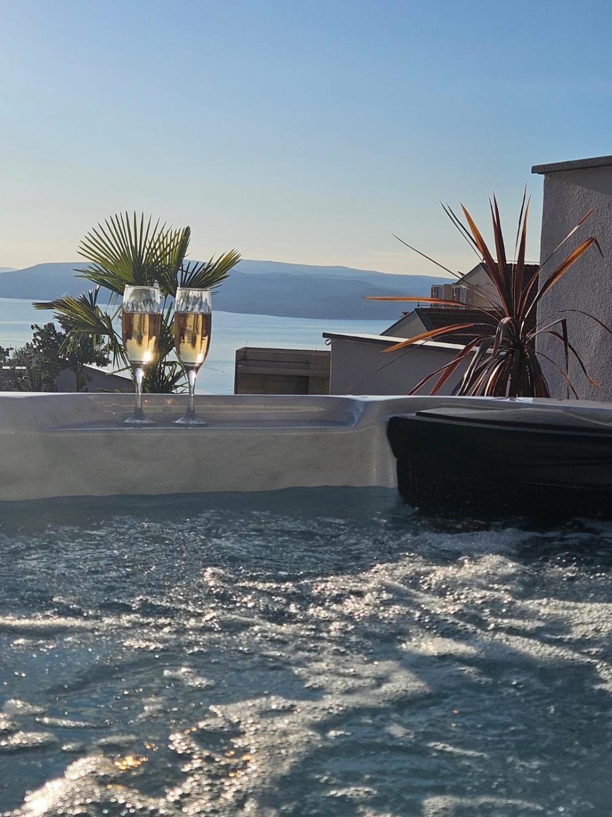 Apartman Koko With Private Jacuzzi Makarska Exterior photo