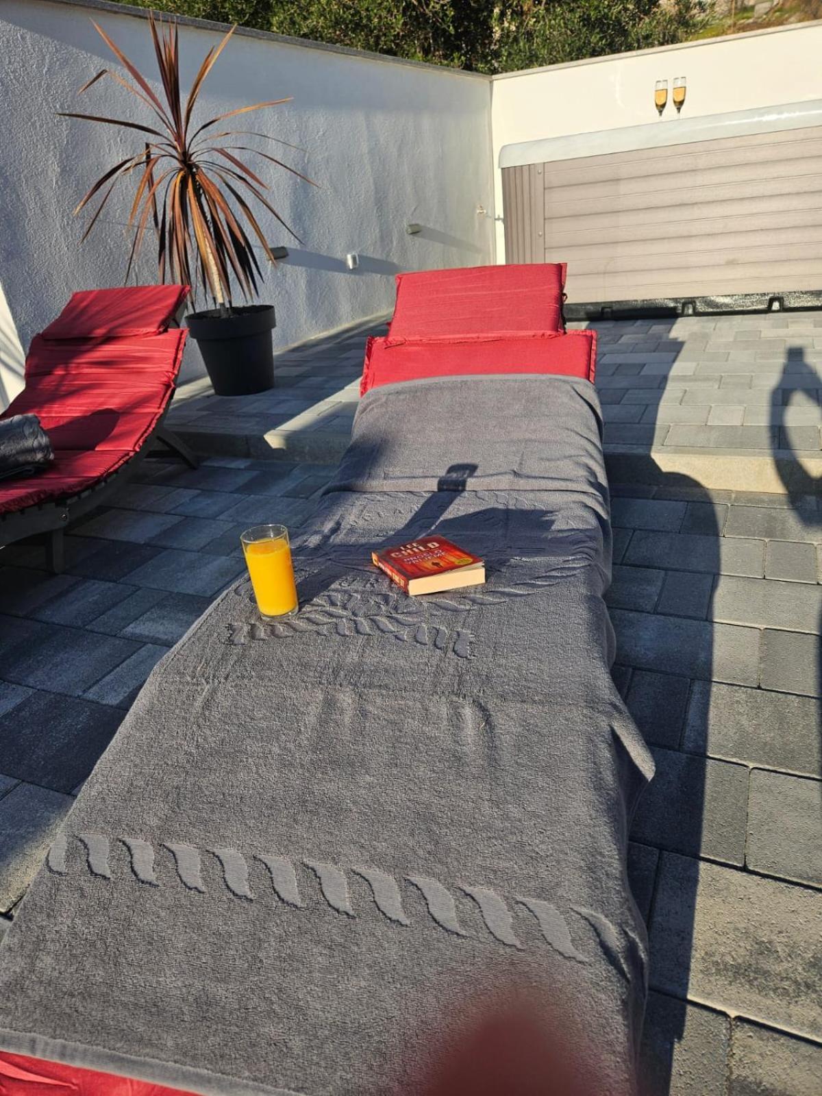 Apartman Koko With Private Jacuzzi Makarska Exterior photo