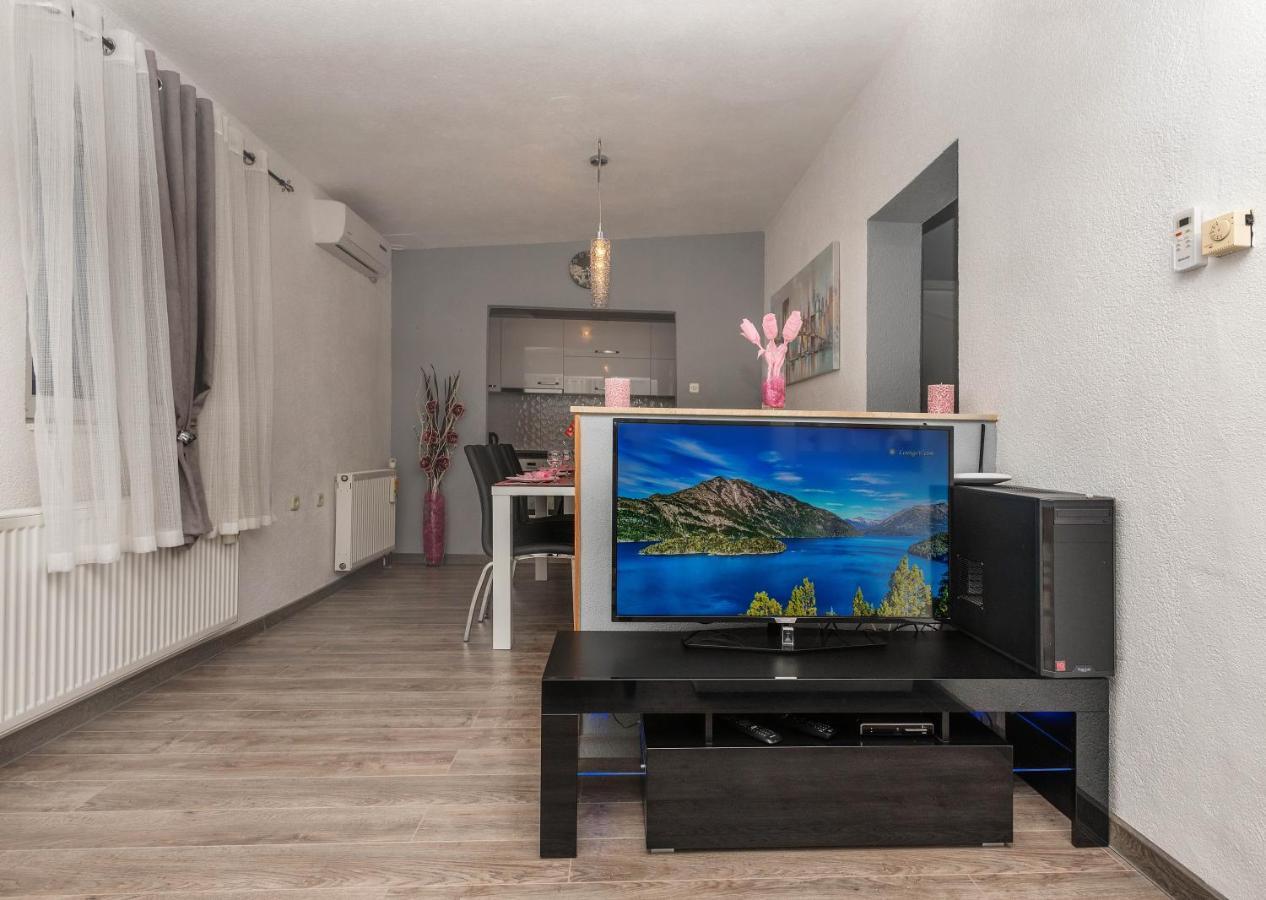 Apartman Koko With Private Jacuzzi Makarska Exterior photo